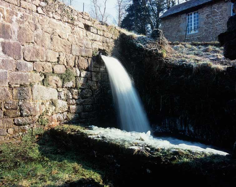 Affinerie. Chute d'eau alimentant le canal des roues des fours d'affinage.