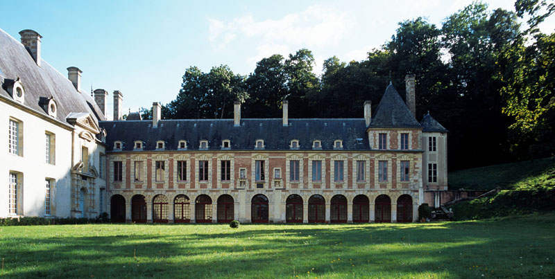 Château d'Outrelaise. Logis, aile sud, élévation extérieure nord. ; Logis, aile sud, élévation extérieure nord. ; Gouvix, château d' OUtrelaise.
