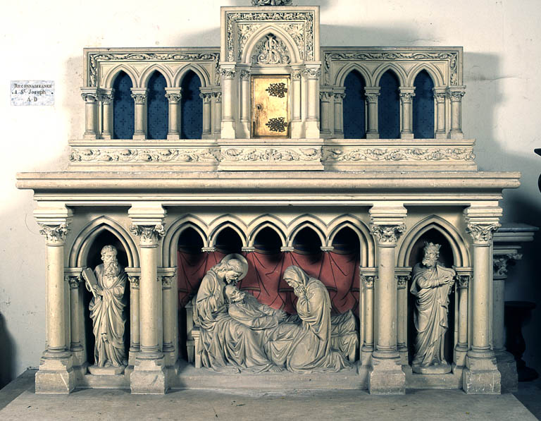 Autels secondaires de la Vierge et de Saint Joseph, leurs tabernacles et statues