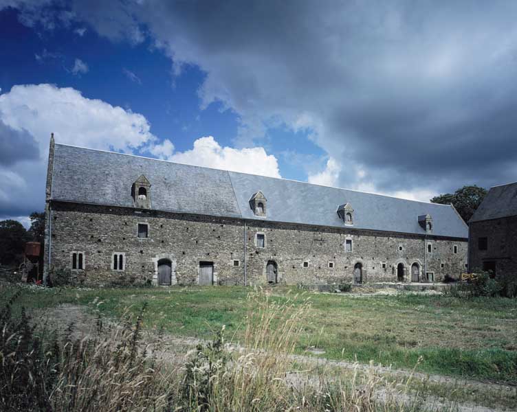 Ecurie, étable, pressoir, façade antérieure, vue prise du sud-ouest.