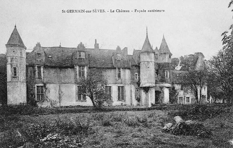 St-GERMAIN-sur-SEVES. - Le Château - Façade antérieure.- Carte postale, s.d., début 20e siècle.