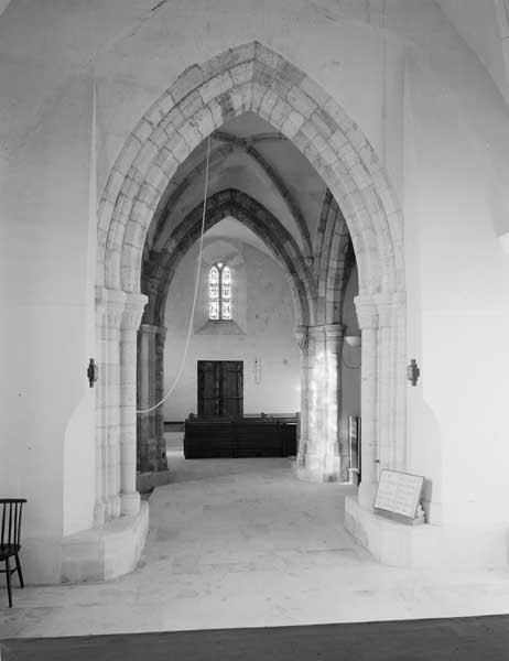 Croisée du transept et nef, vue depuis le choeur.