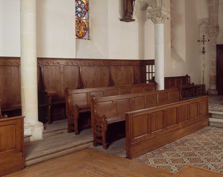 Eglise, intérieur, stalles du choeur.