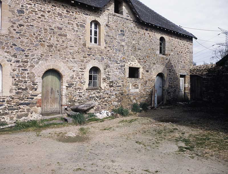Logis secondaire, façade antérieure, détail, vue prise du sud.