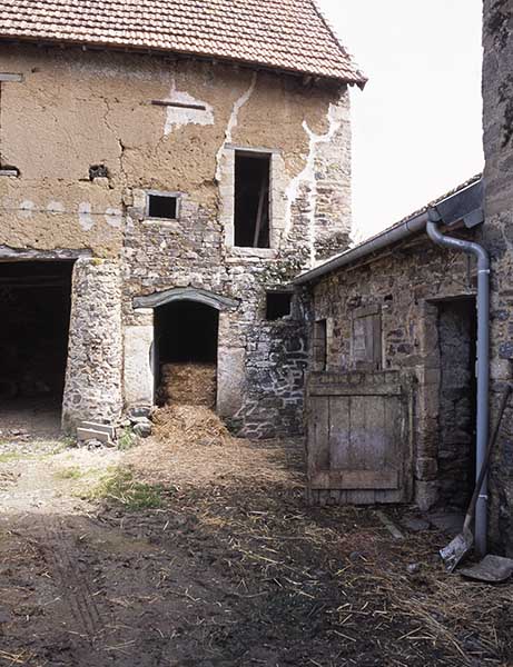 Charretterie et toit à porcs, détail, vue prise de l'ouest.