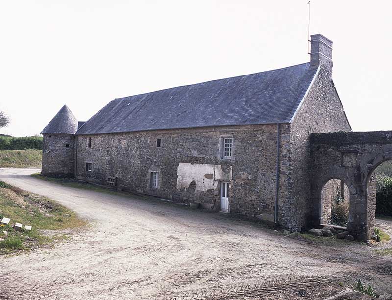 Logis secondaire, façade postérieure, vue prise du sud.