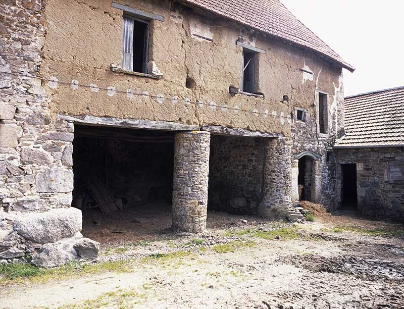 Charretterie et toit à porcs, vue prise du nord-ouest.