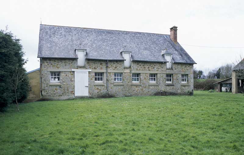 Façade antérieure de l'étable, vue depuis l'est.