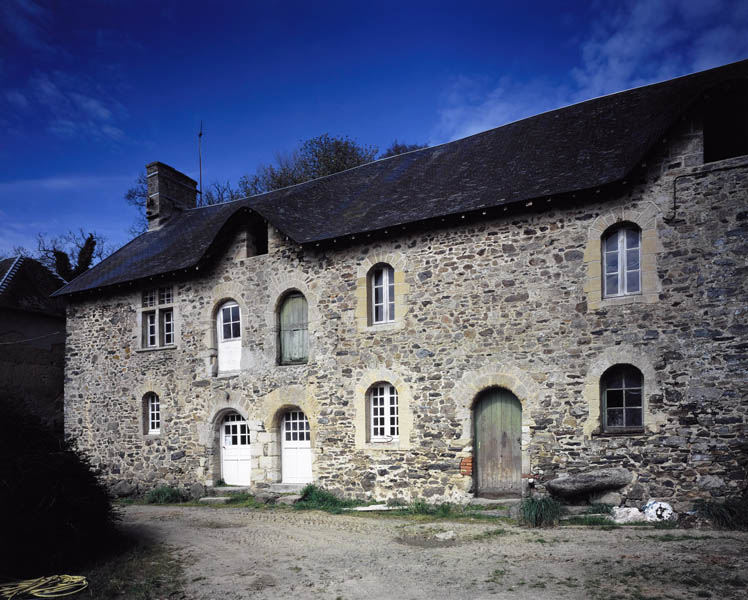 Logis secondaire, façade antérieure, vue prise du sud.