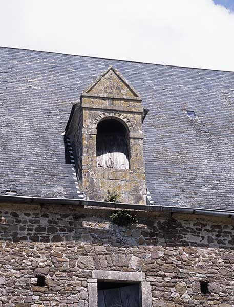 Ecurie, façade antérieure, lucarne, vue prise du sud.
