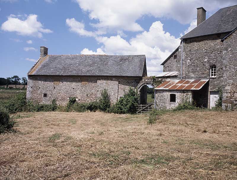 Four à pain, porche, logis, vue prise du sud.