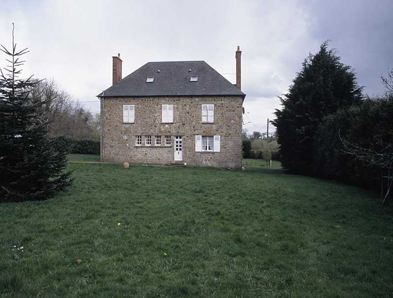 Logis, façade postérieure, vue prise de l'est.