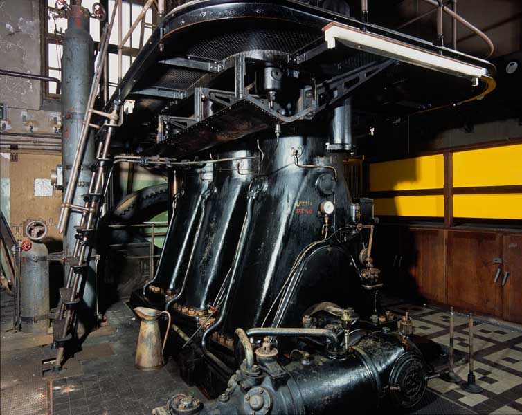 Moteur thermique : vue d'ensemble droite.