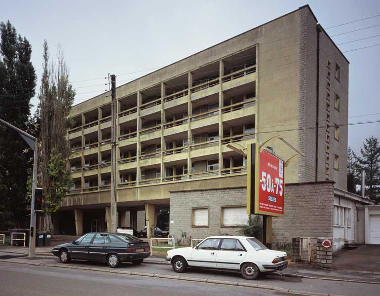 Logements, face à l'usine. Elévation nord, sur rue.