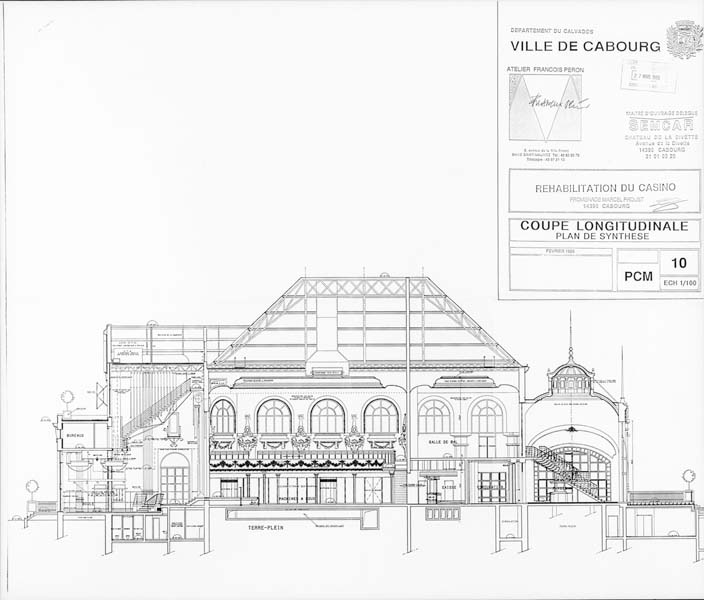 Réhabilitation du casino. Coupe longitudinale. [3e casino].- coupe dressée par Péron et Grangréaux, architectes, Saint-Maurice, février 1995. Reproduction photomécanique, n. et b., échelle : 1/100e (réduit). (Direction régionale des Affaires Culturelles de Basse-Normandie. dossier MH, casino).