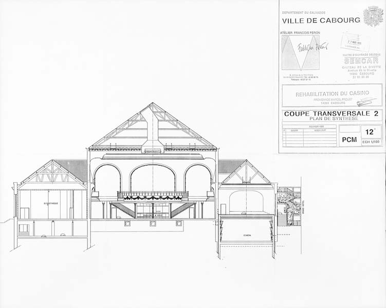 Réhabilitation du casino. Coupe transversale 2. [3e casino].- coupe dressée par Péron et Grangréaux, architectes, Saint-Maurice, février 1995. Reproduction photomécanique, n. et b., échelle : 1/100e (réduit). (Direction régionale des Affaires Culturelles de Basse-Normandie. dossier MH, casino).