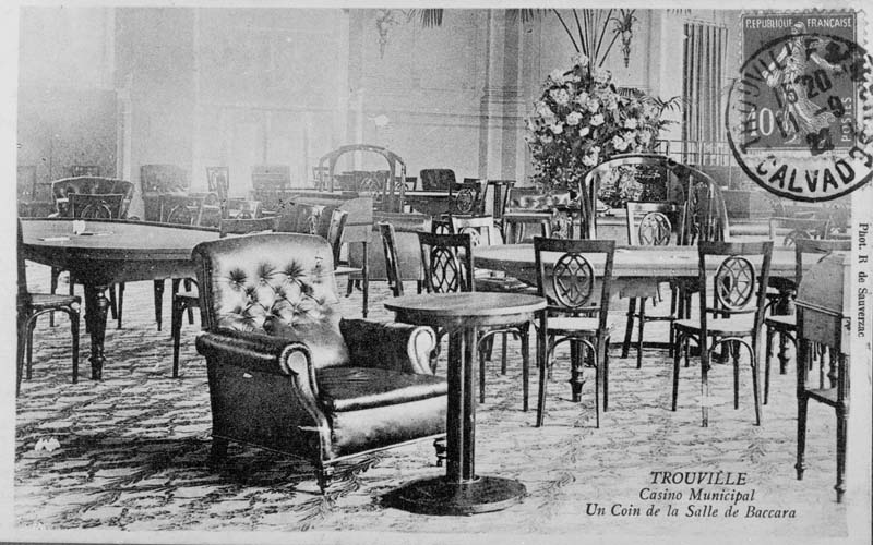 Trouville. Casino Municipal. Un coin de la salle de Baccara [1er étage : n° 37].- Carte postale, phot. R. de Sauverzac, n.d., entre 1912 et 1922 [date du cachet de la poste], n. et b., 13,7 x 8,8 cm. (Collection particulière Michel Barillet, Trouville-sur-Mer).