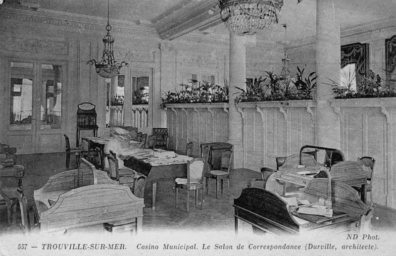 557 - Trouville-sur-Mer. Casino Municipal. Le Salon de Correspondance (Durville, architecte) [1er étage : n° 39 ?].- Carte postale, ND Phot., n.d., 1912 [date manuscrite au verso], n. et b., 13,7 x 8,8 cm. (Collection particulière Michel Barillet, Trouville-sur-Mer).