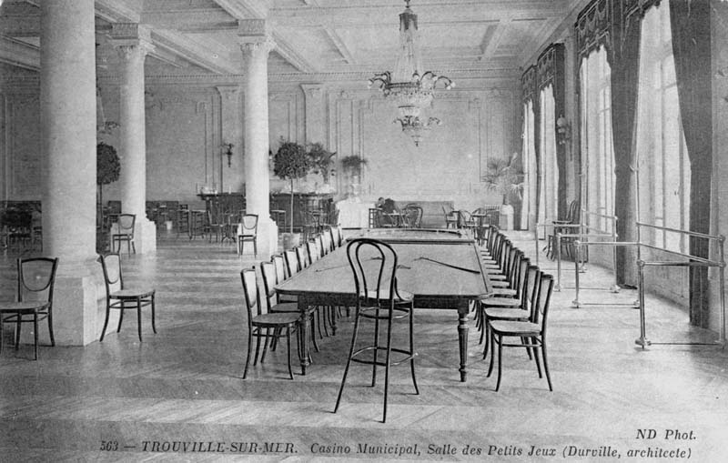 563. - Trouville-sur-Mer. Casino municipal. Salle des Petits Jeux (Durville, architecte) [rez-de-chaussée : n° 10].- Carte postale, ND phot., n.d., vers 1912, n. et b., 13,7 x 8,8 cm. (Collection particulière Michel Barillet, Trouville-sur-Mer).