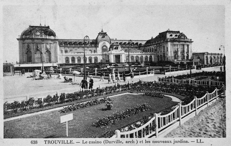 638. Trouville. - Le casino (Durville, arch.) et les nouveaux jardins. Vue prise du nord.- Carte postale, LL. éd., n.d., entre 1927 et 1935 [cachet de la poste], n. et b., 13,7 x 8,8 cm. (Collection particulière Michel Barillet, Trouville-sur-Mer).