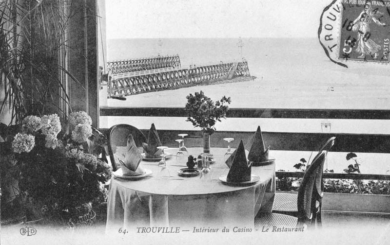 64. Trouville - Intérieur du Casino - Le Restaurant [1er étage : n° 28].- Carte postale, E.L.D. éd., n.d., vers 1913 [date du cachet de la poste], n. et b., 13,7 x 8,8 cm. (Collection particulière Michel Barillet, Trouville-sur-Mer).