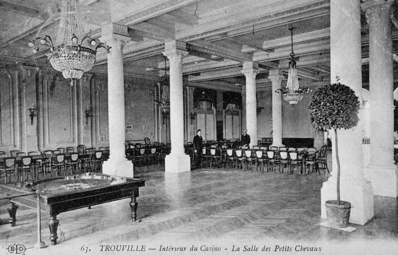 63. Trouville - Intérieur du Casino - La Salle des Petits Chevaux [rez-de-chaussée : n° 10].- Carte postale, E.L.D. éd., n.d., vers 1912-1913 [date du cachet de la poste], n. et b., 13,7 x 8,8 cm. (Collection particulière Michel Barillet, Trouville-sur-Mer).