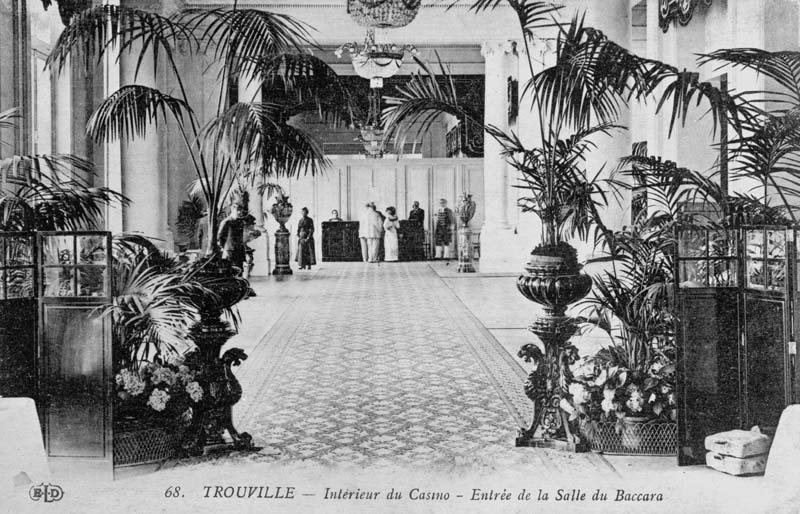 68. Trouville - Intérieur du Casino - Entrée de la Salle du Baccara [1er étage : n° 33].- Carte postale, E.L.D. éd., n.d., entre 1912 et 1916 [date du cachet de la poste], n. et b., 13,7 x 8,8 cm. (Collection particulière Michel Barillet, Trouville-sur-Mer).