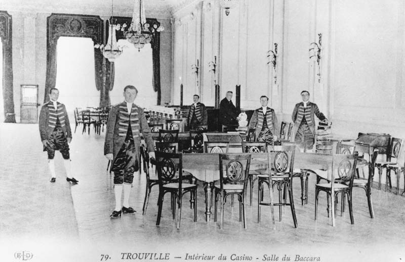 79. Trouville - Intérieur du Casino - Salle du Baccara [1er étage : n° 37].- Carte postale, E.L.D. éd., n.d., vers 1912, n. et b., 13,7 x 8,8 cm. (Collection particulière Michel Barillet, Trouville-sur-Mer).