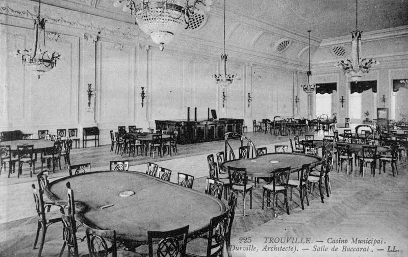 225. Trouville - Casino Municipal (Durville, Architecte). - Salle de Baccarat [1er étage : n° 37].- Carte postale, LL. éd., n.d., entre 1912 et 1918 [date manuscrite du verso], n. et b., 13,7 x 8,8 cm. (Collection particulière Michel Barillet, Trouville-sur-Mer).