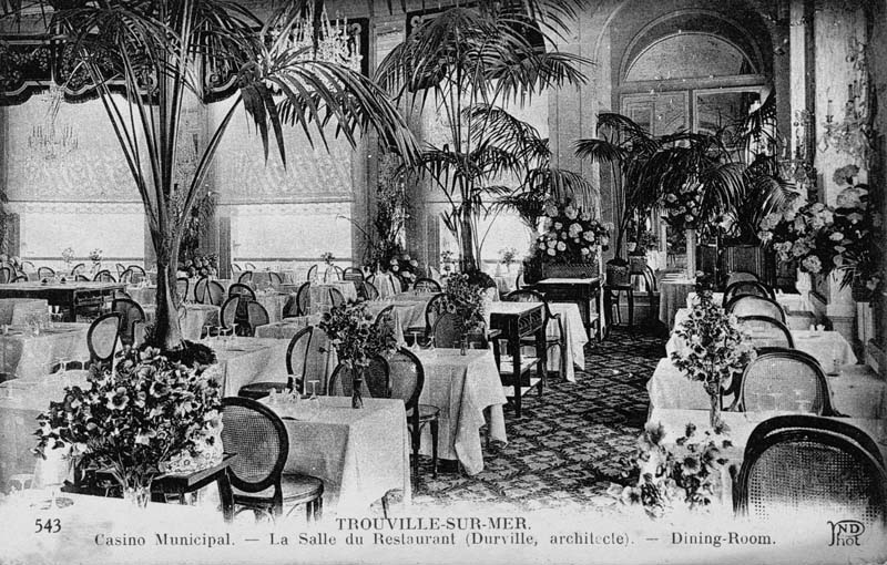 543. Trouville-sur-Mer. Casino Municipal. - La Salle du Restaurant (Durville, architecte). - Dinning-Room [1er étage : n° 28].- Carte postale, ND Phot., Neurdein frères impr., Paris, n.d., vers 1912, n. et b., 13,7 x 8,8 cm. (Collection particulière Michel Barillet, Trouville-sur-Mer).