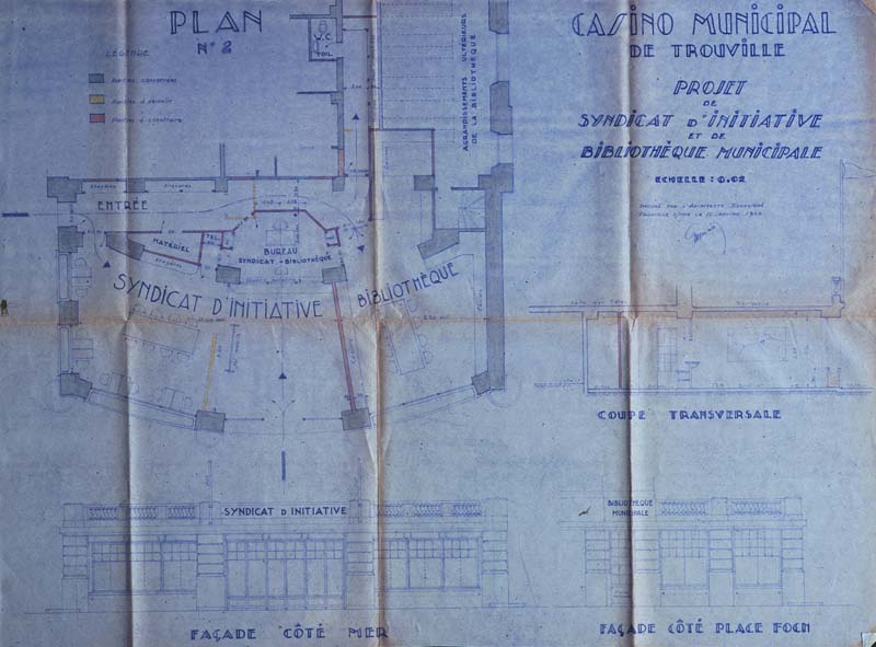 'Casino municipal de Trouville. Projet de syndicat d''initiative et de bibliothèque municipale. Plan n° 2. Plan, coupe transversale, façade côté mer, façade côté place Foch.- Plan, coupe et élévations dressés par Maurice Vincent, architecte, Trouville-sur-Mer, 10 janvier 1946. Reproduction photomécanique, échelle : 0,02 m pour 1 mètre, 72 x 54,4 cm. (AC Trouville-sur-Mer. AMT 117).'