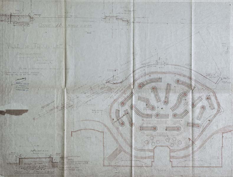 'Ville de Trouville-sur-Mer. Aménagement du jardin du casino. Plan d''ensemble.- Plan dressé par Maurice Halley, architecte, Trouville-sur-Mer, 25 mai 1946. Reproduction photomécanique et annotations au crayon de couleur, échelle : 0,005 m pour 1 mètre, 71 x 54 cm. (AC Trouville-sur-Mer. AMT 117).'