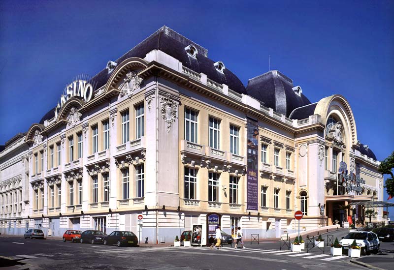 'Vue d''ensemble prise du sud-est. ; Trouville-sur-Mer. Vue du casino prise du sud-est.'