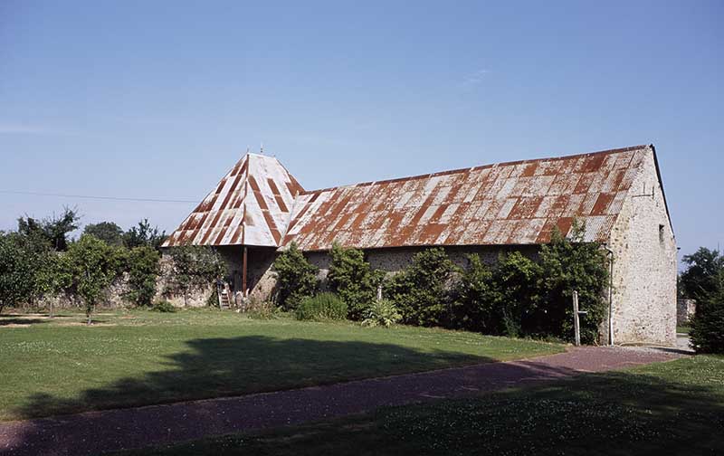 Etable, charretterie et pressoir, façade postérieure prise du sud-est.