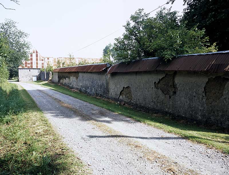 Mur de clôture, vue prise du sud-ouest.