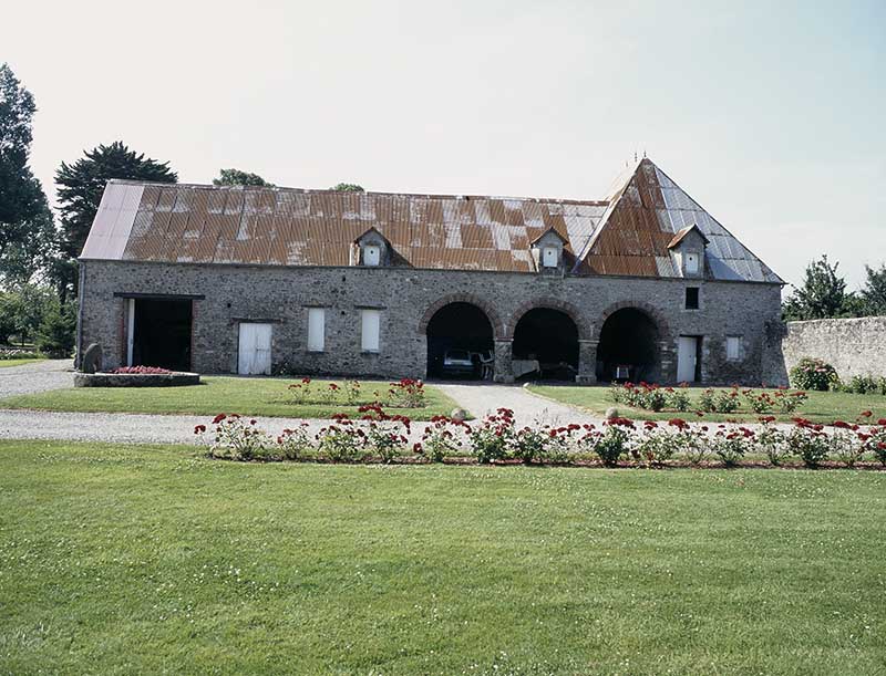 Etable, charretterie et pressoir, façade antérieure prise du nord.