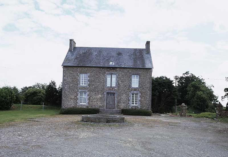 Durauville. Ferme. Logis, façade antérieure, vue prise du sud-ouest. ; Logis, façade antérieure, vue prise du sud-ouest.