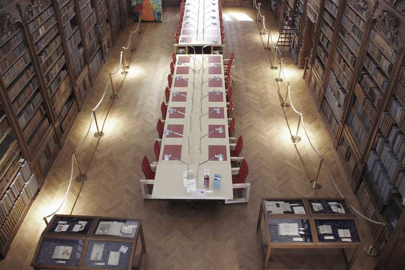 La salle de lecture du second niveau, vue depuis la galerie.