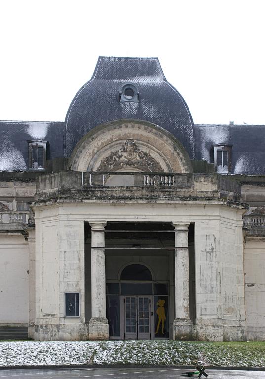 Elévation nord-ouest, détail, porche hors-oeuvre et dôme.