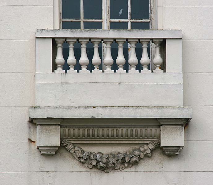 Aile ouest, détail, balcon.