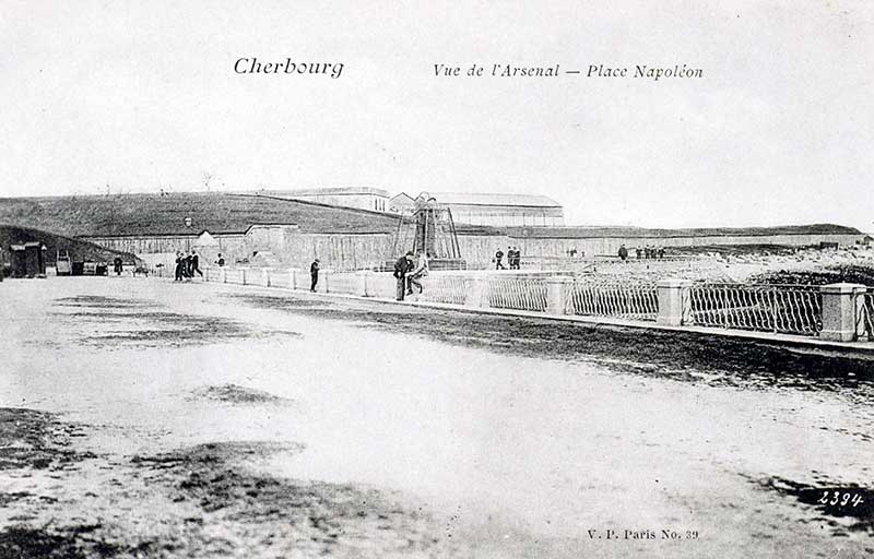 2394 Vue de l'Arsenal - Place Napoléon.- Carte postale,V. P. Paris. (AD Manche. Série FI).