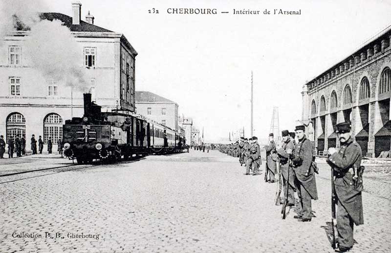 232 Intérieur de l'Arsenal.- Carte postale, Collection P. B., Cherbourg. (AD Manche. Série FI).