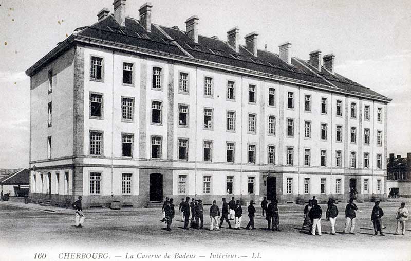 160 La Caserne de Badens, Intérieur.- Carte postale, LL. (AD Manche. Série FI).