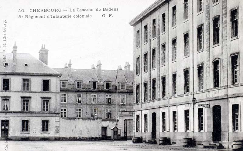 40 La Caserne de Badens, 5e Régiment d'Infanterie Coloniale.- Carte postale, G. F. Cliché P. B. Cherbourg. (AD Manche. Série FI).