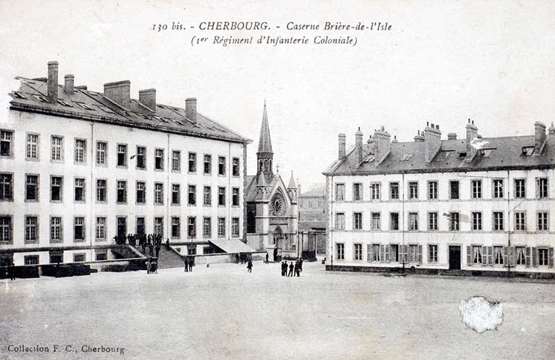 130bis Caserne Brière-de-l'Isle (1er Régiment d'Infanterie Coloniale).- Carte postale, Collection F. C., Cherbourg. La C. P. A., Paris. (AD Manche. Série FI).