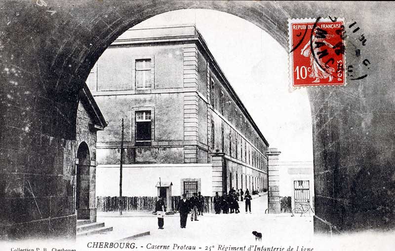 Caserne Proteau 25e Régiment d'Infanterie de Ligne.- Carte postale, Collection P. B. Cherbourg. (AD Manche. Série FI).