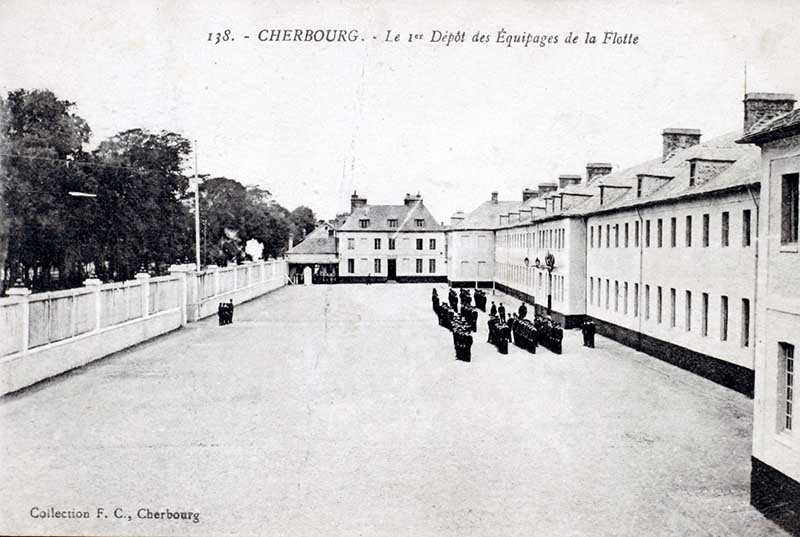 138 CHERBOURG. - Le Ier Dépôt des Equipages de la Flotte.- Carte postale, Collection F. C., Cherbourg. (AD Manche. Série FI).