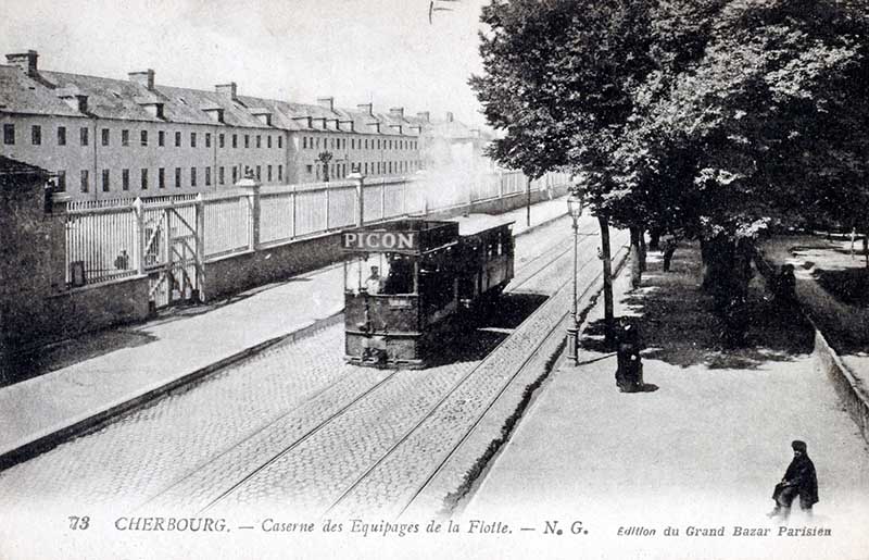 73 CHERBOURG - Caserne des Equipages de la Flotte.- Carte postale, N. G. Edition du Grand Bazar Parisien. (AD Manche. Série FI).