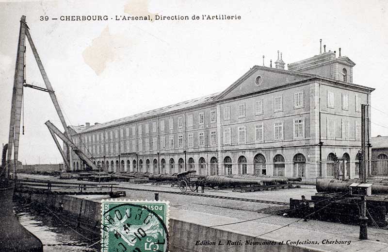L'Arsenal, Direction de l'Artillerie.- Carte postale, Edition L. Ratti, Nouveautés et Confections, Cherbourg. (AD Manche. Série FI).