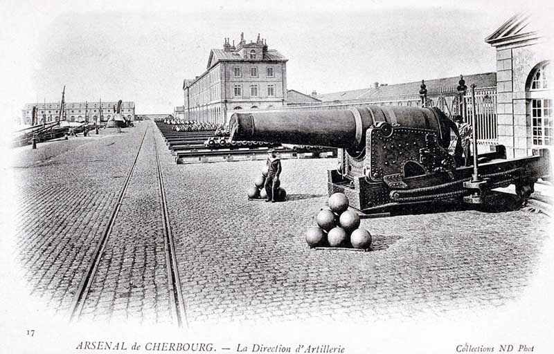 74 Direction de l'artillerie de marine.- Carte postale. (AD Manche. Série FI).